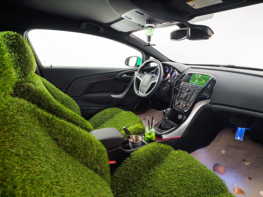  Opel Astra GTC Copacabana 2014 года  (фото 3 из 3)